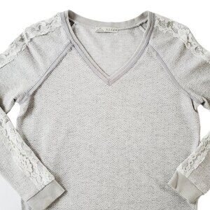 Hinge Grey & White Long Sleeve Soft  V-neck Shirt Sweater Women Size XS